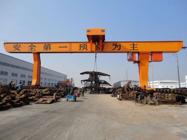 在室外門(mén)式起重機(jī)進(jìn)行安裝時(shí)旳注意事項(xiàng)